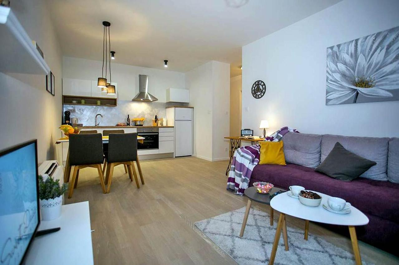 Apartment Sweet Daisy With Parking Задар Екстериор снимка