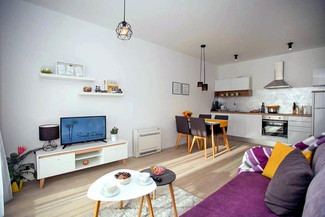 Apartment Sweet Daisy With Parking Задар Екстериор снимка
